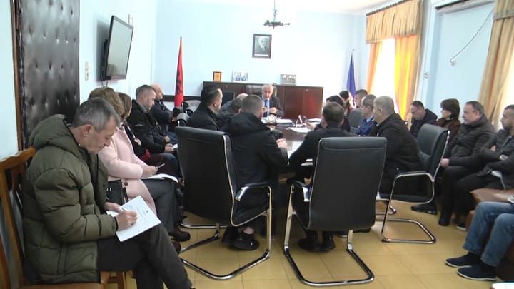 PREFEKTI MBLEDHJE ME KOMITETIN RAJONAL PËR TURIZMIN