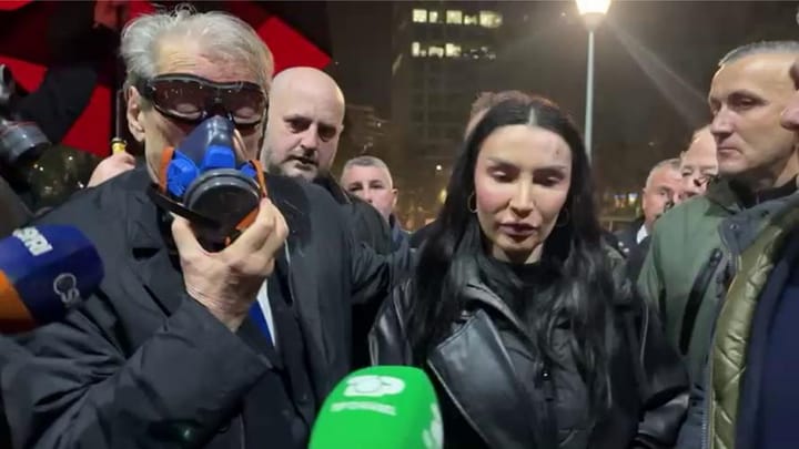 Protesta e Opozitës: Përplasje dhe Të Lënduar para Kuvendit