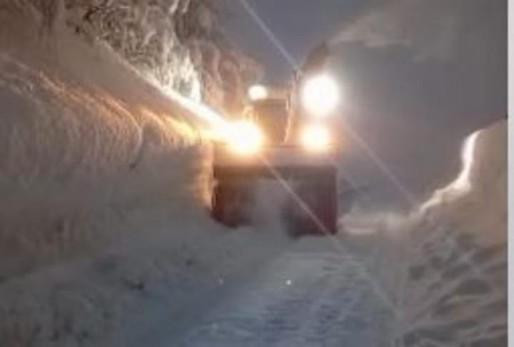 Rruga drejt Thethit e mbyllur për shkak të ortekëve dhe reshjeve të borës