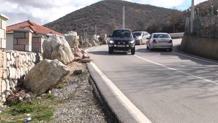 Rruga lidhëse e arbrit. Fshat, banorët: çdo ditë regjistrohen nga dy deri në tre aksidente