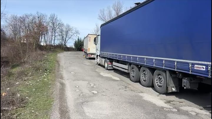 Situata nga rrugët në jug të vendit, kamionët e tonazhit të rëndë do të kalojnë nga rruga e Arbrit