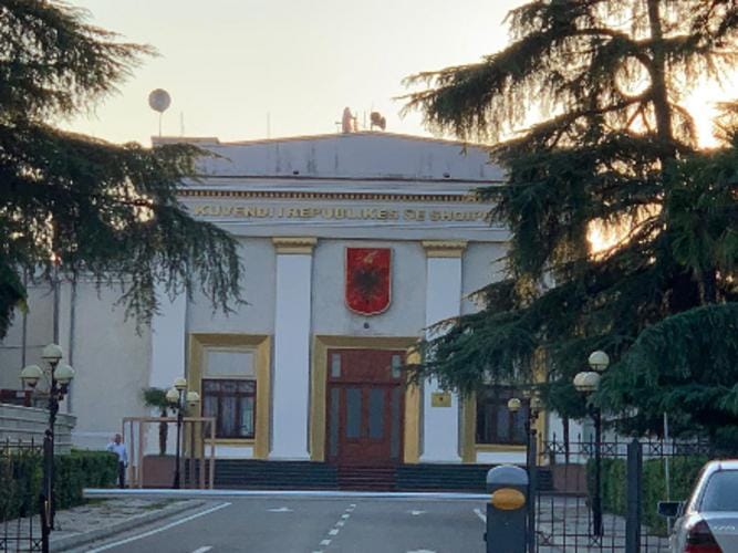 Sulm Kibernetik në Kuvendin e Shqipërisë: Të Dhëna të Fshira, Por Sistemet Kryesore S’preken