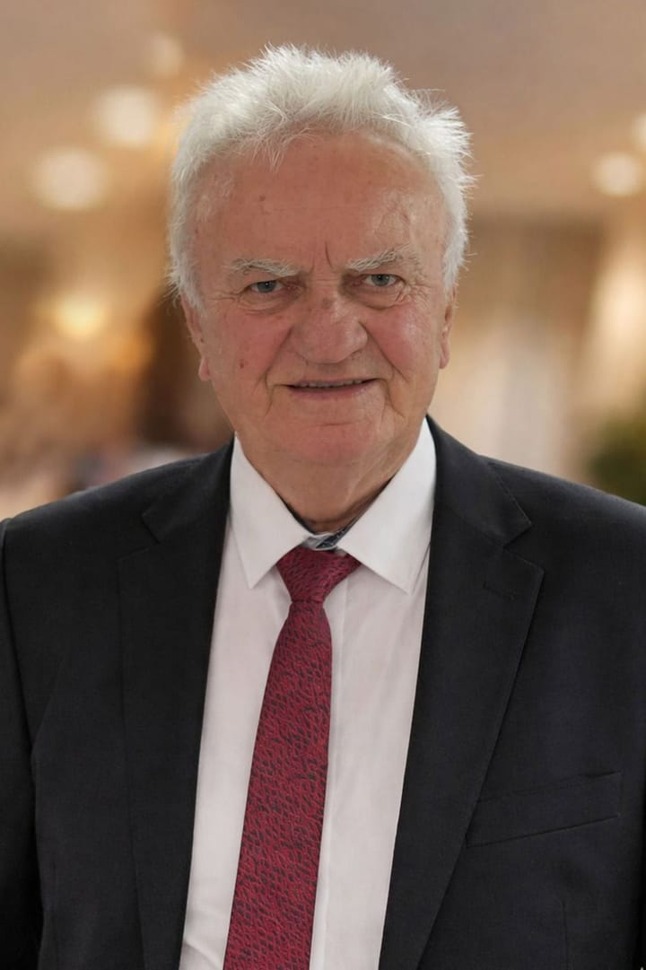 U rëndua fjala, shpirti na u mbush me mall…