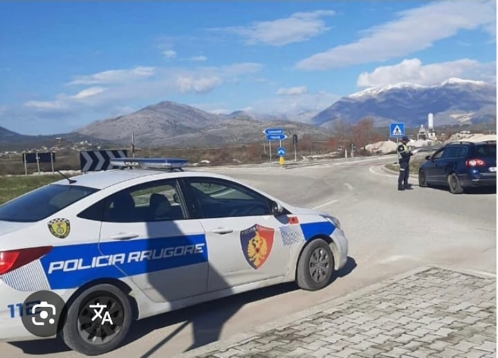 Aksident në aksin Peshkopi-Maqellarë, përplasen dy automjete, lëndohen shoferët