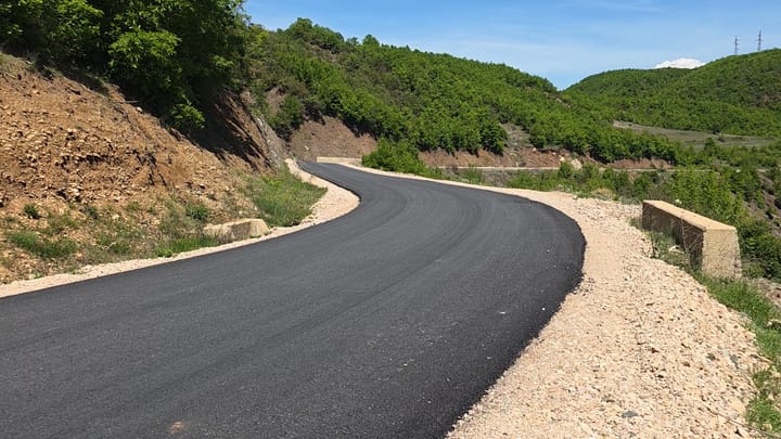 Asfaltimi i rrugës Perlat – Lurë brenda një muaji?