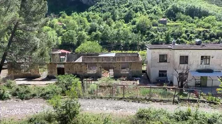 Shkopeti, fshati që u braktis gradualisht edhe pse ndodhet buzë rrugës nacionale