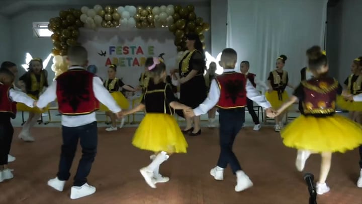 Nxënësit e Klasës së I-rë B, “Mustafa Gjestila” në festë