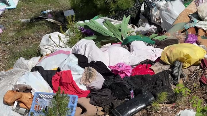 Mbeturinat Qaf Dushk, banorët fajësojnë automjete të ardhur nga Bulqiza