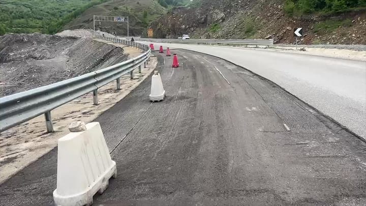 Nis riparimi i pjesës së dëmtuar të rrugës së Arbrit pranë tunelit të Murrizit