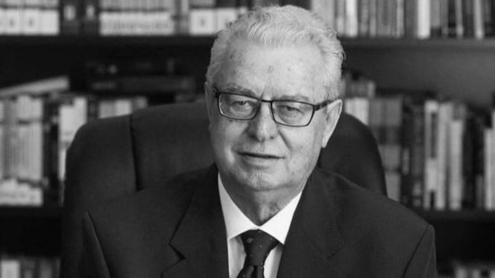 Politika Shqiptare Nderon Servet Pëllumbin: Detajet e Ceremonisë Mortore