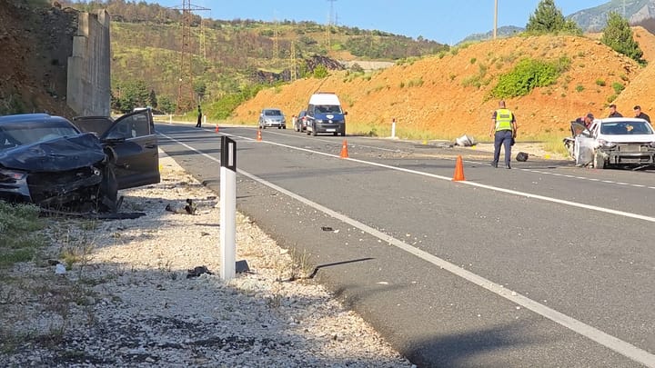 Aksident në rrugën e Arbrit, një viktimë dhe shtatë të plagosur