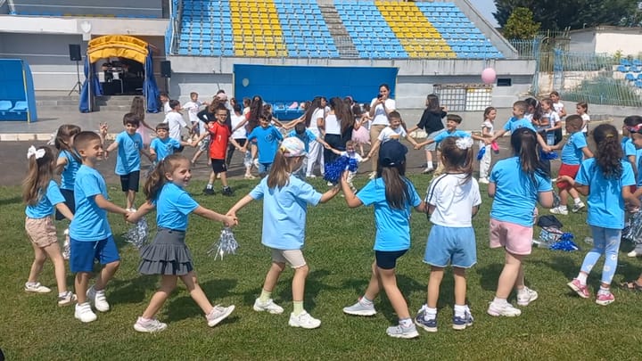 BURREL  / 1 QERSHORI, FËMIJËT FESTOJNË
