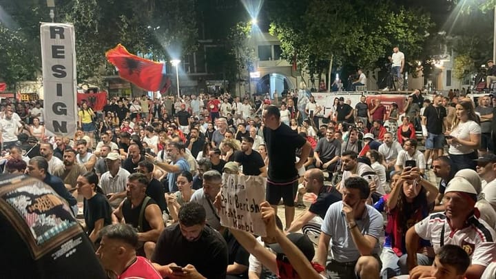 Protesta 31 në Kryeqytet: Tensione, Përplasje dhe Mesazhe të Forta Institucioneve