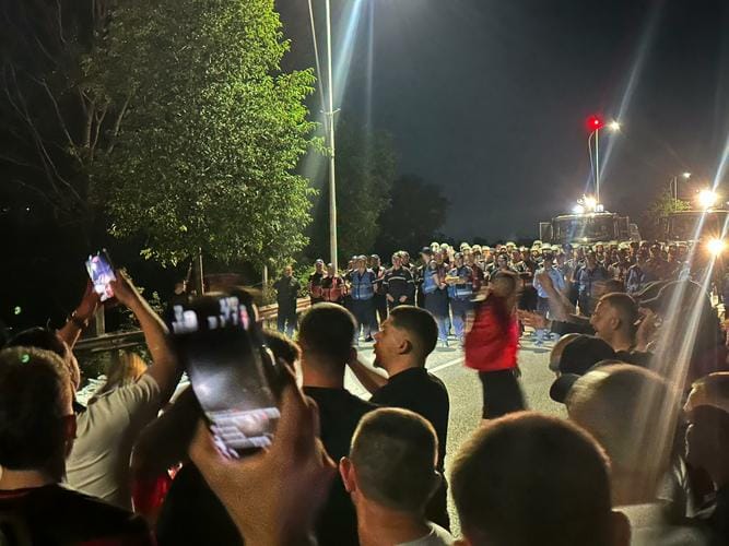 Protesta kundër Qeverisë merr kthesë, Marshim drejt Aeroportit dhe Përballje me Policinë