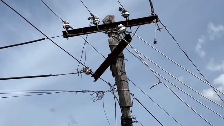 RRJETI ELEKTRIK I DËMTUAR NË FUSHË BULQIZË