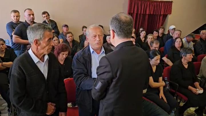 Thirrje Dëshpëruese në Homazhet për Enea Mekollin: "Shteti të Marrë Masa, Kriminelët po Sundojnë!"