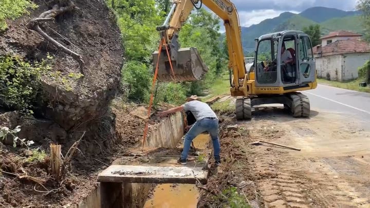 Vijon puna në kanalin vaditës të Klosit, Salaj: po punohet me të gjitha kapacitetet