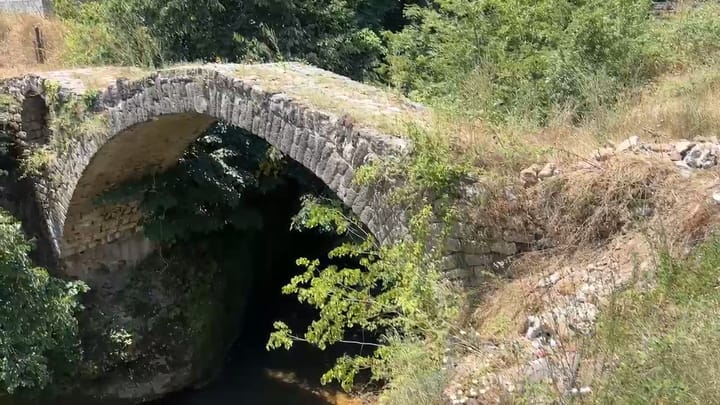 Ura e “Halilajve” në Klos, një monument kulture që kërkon përkujdesje
