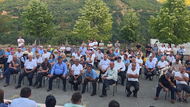 BASHKIA KLOS NIS DËGJESAT PËR TERRITORIALEN. BANORËT E XIBRIT KUNDËRSHTOJNË BASHKIMIN ME MATIN: LARGOHEN SHËRBIMET