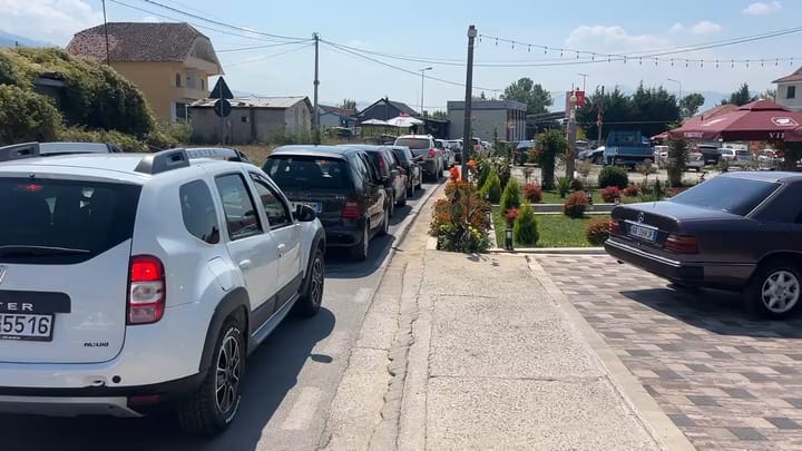 DYNDJE NË DOGANËN E BLLATËS NË DIBËR, RADHË KILOMETRIKE