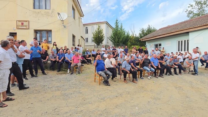 KLOS, BANORËT E GURRËS TË NDARË PËR REFORMËN TERRITORIALE, PRO DHE KUNDËR