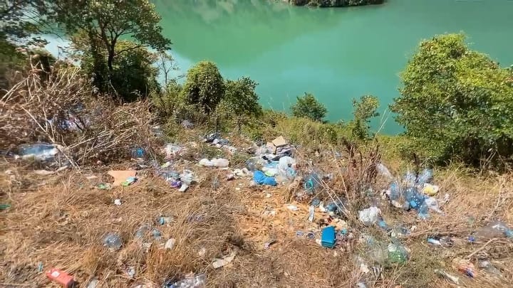 Nuk ka përmirësim të situatës mjedisore në “Vabli”, hidhen mbetje plastike