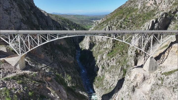 Zbulohet identiteti i viktimës që u hodh nga Ura në Klos, i dërgoi mesazh bashkëshortes para vendimit ekstrem