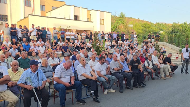 ZHVILLOHET DËGJESA E FUNDIT PUBLIKE NË KLOS, TË HËNËN MBLIDHET KËSHILLI BASHKIAK