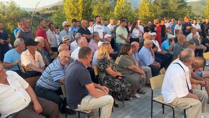 ZHVILLOHET DËGJESA E RADHËS PËR REFORMËN TERRITORIALE. EDHE BANORËT E SUÇIT TË NDARË NË LIDHJE ME SHKRIRJEN E BASHKISË KLOS