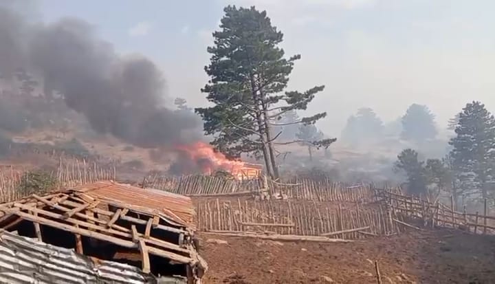Digjen dy stane në fshatin Trodhën, situata mbetet kritike edhe në Madhesh