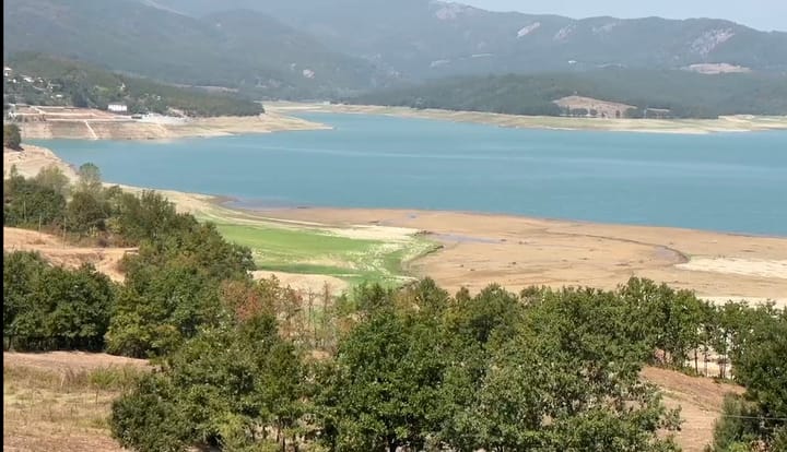 LIQENI I ULZËS NË “PIKËN E VDEKJES”, KËRKOHET PËRGJEGJËSI NGA KURUM PËR SHFRYTËZIMIN E UJËRAVE