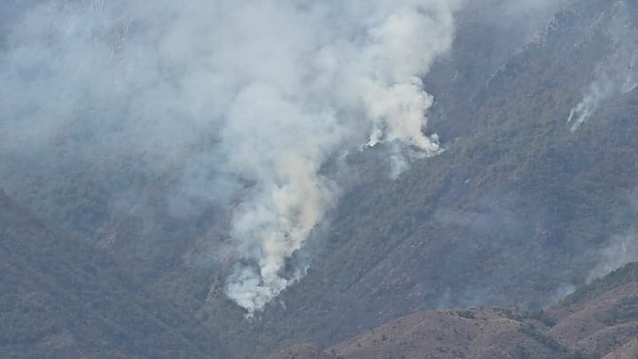 PREFEKTI SHEHU: TRE VATRA MBETEN AKTIVE, SITUATA ËSHTË PROBLEMATIKE NË ULËZ