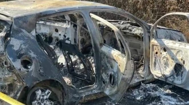 Të shtëna me armë në Mat/ Breshëri me mbi 30 plumba ndaj makinës së familjes që u kthye nga Italia, autorët djegin mjetin në Urakë