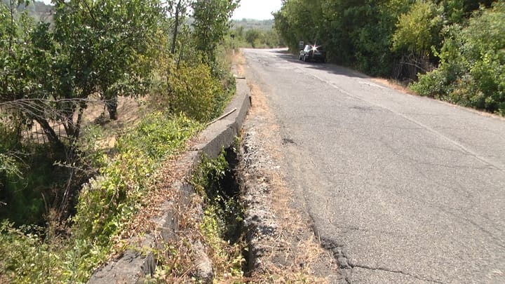URA E RREZIKSHME NË KOKËRDHOK, ASNJË MASË PËR SIGURINË E DREJTUESVE