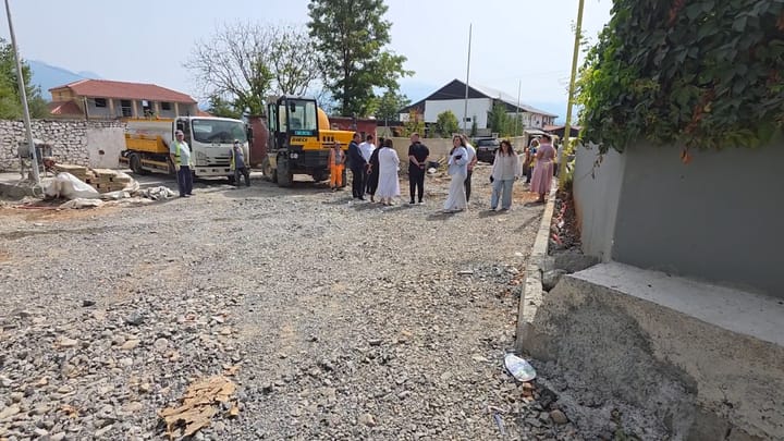 VIJON PUNA PËR SISTEMIMIN E HAPSIRAVE PUBLIKE NË BURREL
