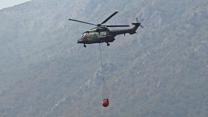 SITUATA NGA ZJARRI NË FSHATRAT E ULZËS DEL TOTALISHT JASHTË KONTROLLIT, DIGJEN BANESA