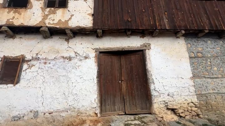 Si u boshatis fshati Herebel? Edhe mosha e tretë pritet të largohet, shkak shërbimet