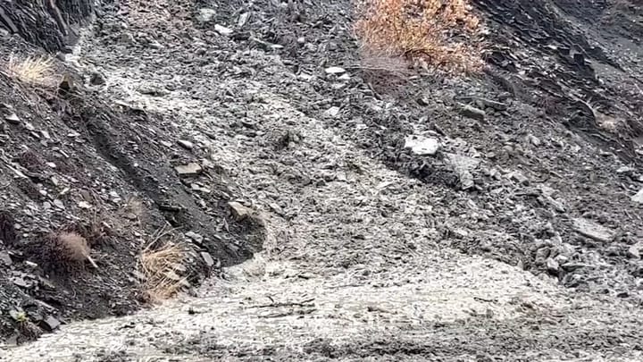 Xibër / Si "vullkan" balta vijon të mbulojë rrugën e Arbrit