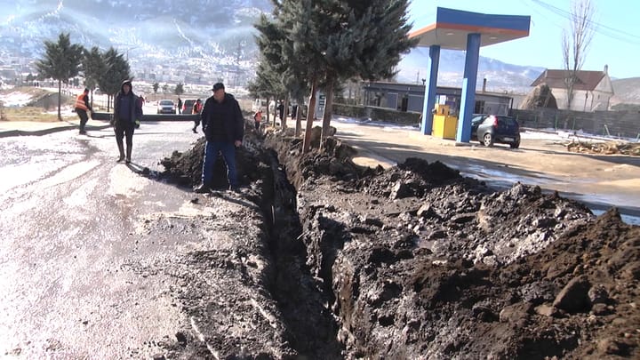 Bashkia Bulqizë nis riparimin e kanalizmeve të ujërave të bardha në Lagjen e Re