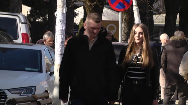 Dita e Shën Valentinit, në bulevardin e Peshkopisë vetëm të moshuar