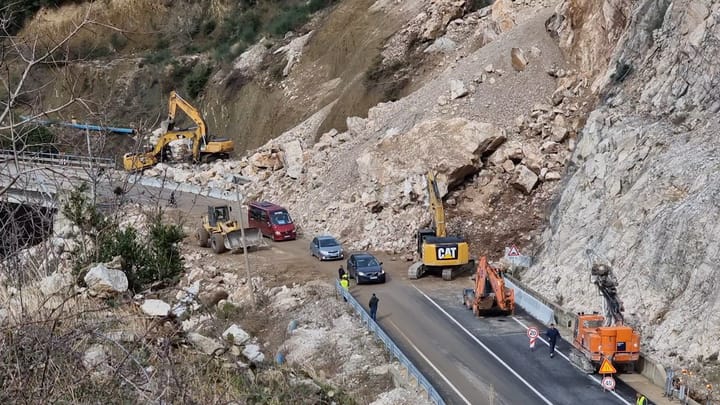 Hapja e gurores, rrezikoi rrugën e Arbrit tek Shkalla e Tujanit