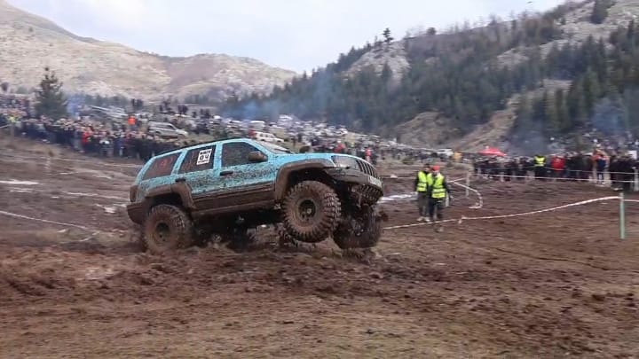 Të apasionuarit e terreneve të vështira me auto e motomjete, zbarkojnë në Lurë