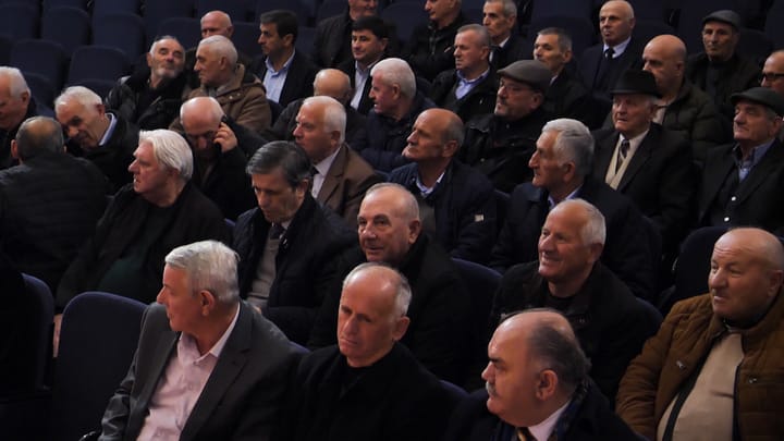 “Takim brezash”, ish ushtarakë dhe ushtarakë të Dibrës mblidhen në qytetin e Peshkopisë