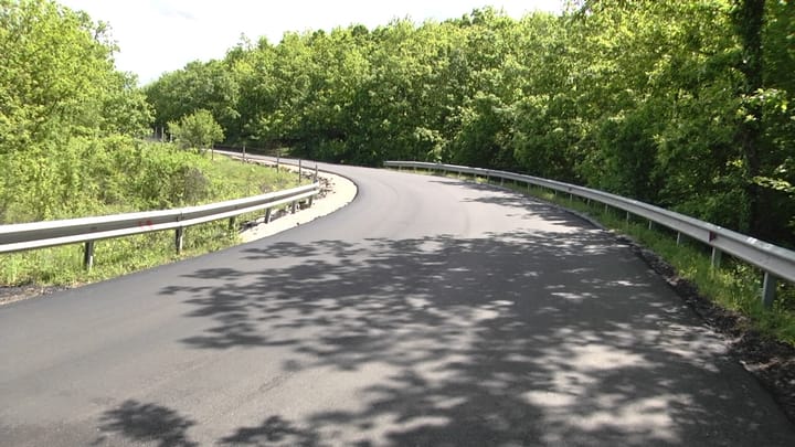 Shtrohen disa pjesë të dëmtuara të rrugës Burrel – Skuraj