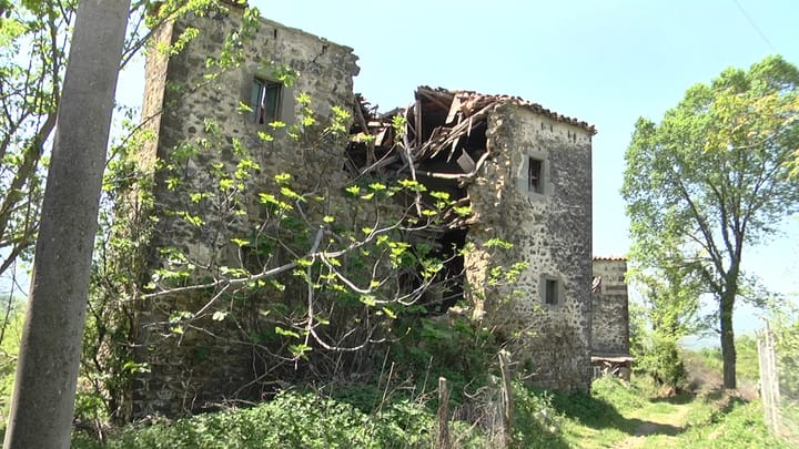 KLOS / LAGJJA “TUMË” ME KULLA SHEKULLORE TË MBULUARA NGA FERRAT