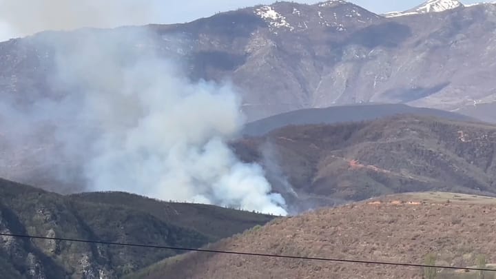 Zjarre në Bulqizë e Dibër, prefekti Shehu: angazhim për t'i shuar