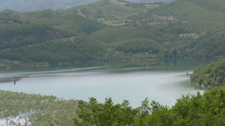 Ruhet kuota e liqenit të Ulzës për shtimin natyral të peshkut