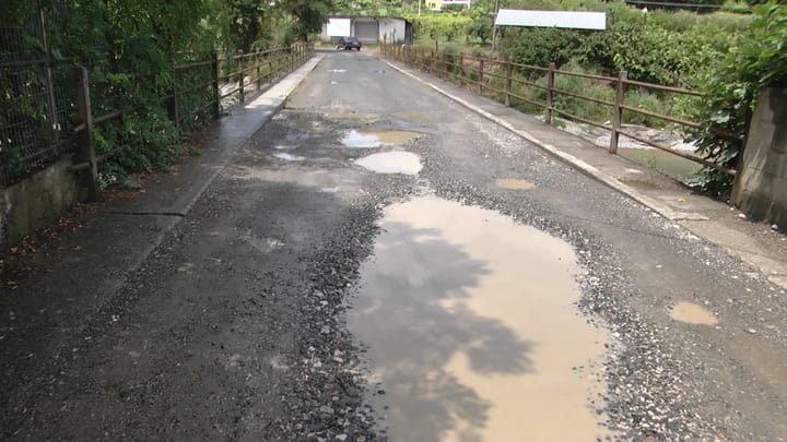 Ura e Fullqetit, problem për automjetet dhe këmbësorët