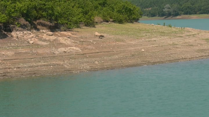 Bie ndjeshëm niveli i ujit në Liqenin e Ulzës, priten dëme në ekonominë ujore