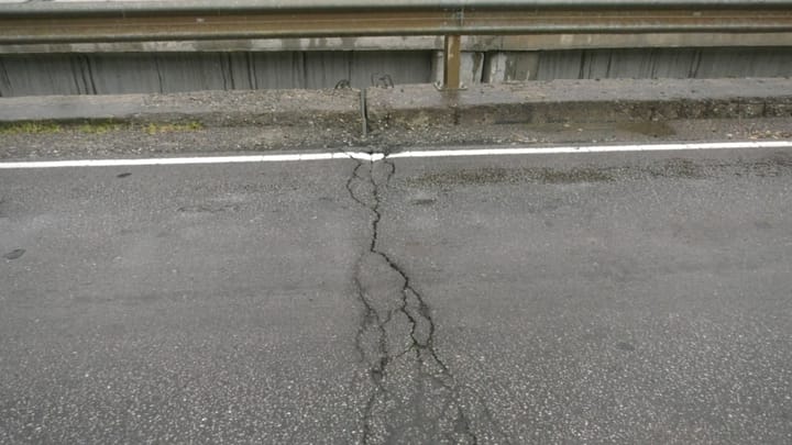 Ura e vjetër e fshatit Fshat, jashtë standarteve?